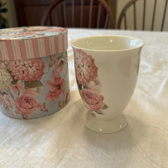 VTG ‎ Brivogue Victorian Style Fine Porcelain Tea Cup and Gift Box Hydrangea - Picture 4 of 11